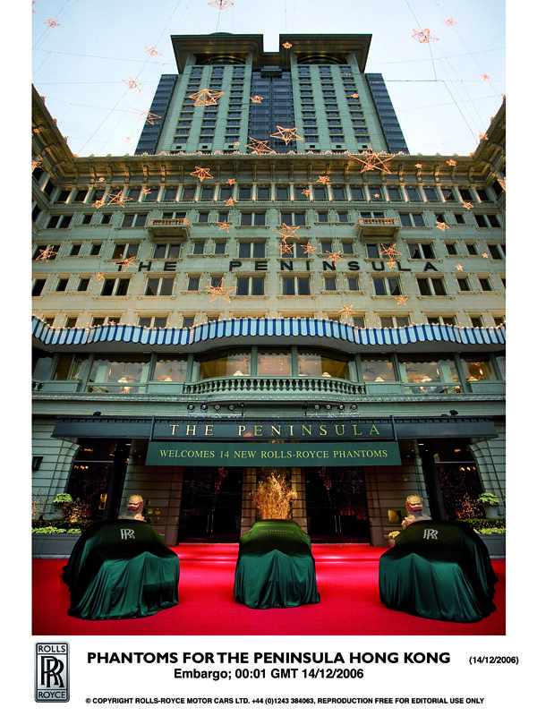 劳斯莱斯在香港香港半岛酒店一次性购入的14辆加长版劳斯莱斯幻影图片