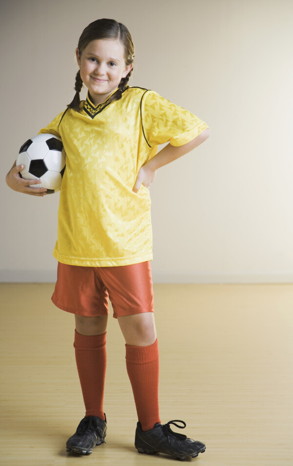 足球与外国小女孩图片