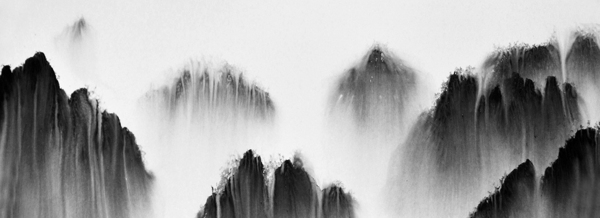 中国式泼墨山水云雾缭绕风景画图片
