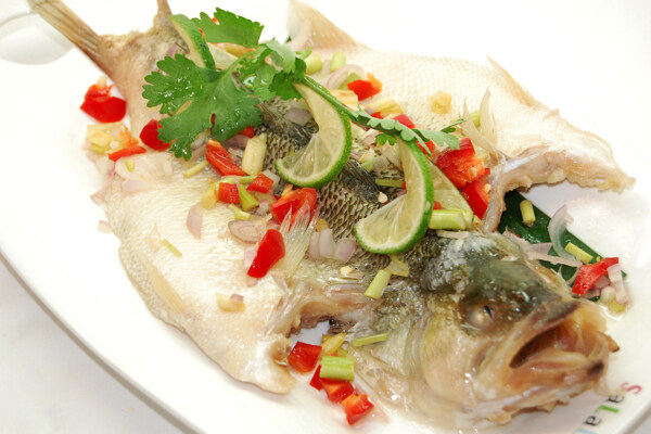 青檸檬蒸鱸魚圖片