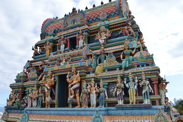 印度寺庙彩色雕像图片
