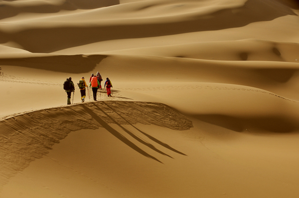 徒步穿越沙漠