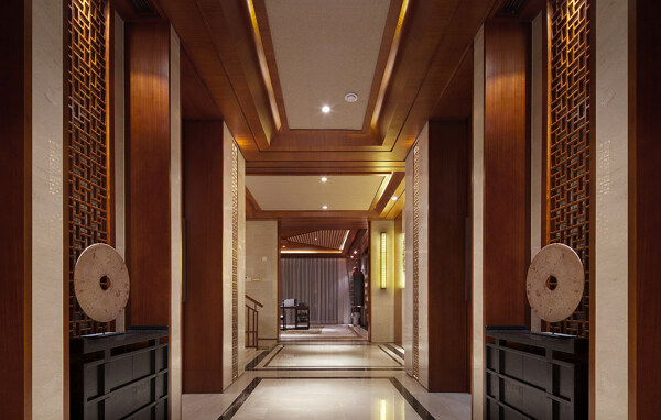 新中式时尚客厅走廊木制展示柜室内装修图