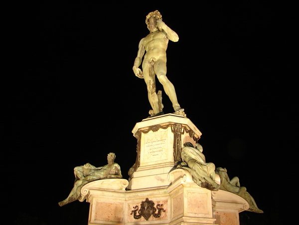 米开朗基罗广场上的大卫雕像图片