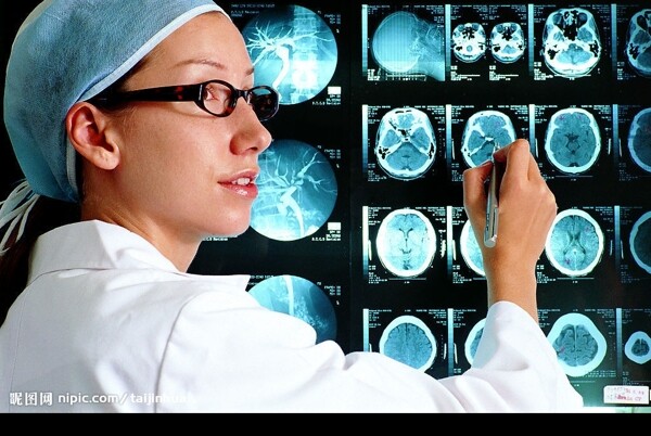 医生CT图像医疗卫生工作图片