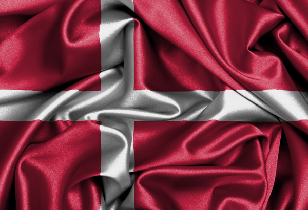褶皱的丹麦国旗图片