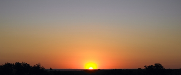 夕阳落下的风景图片