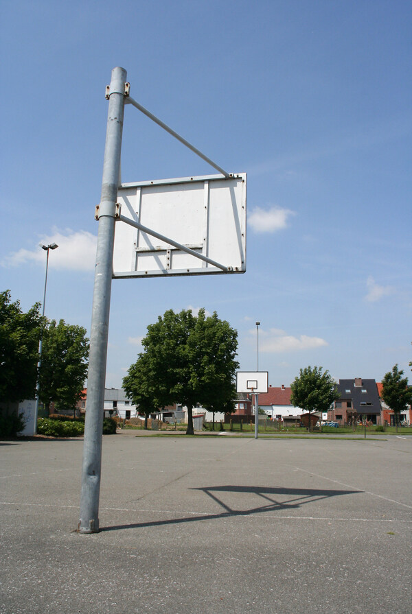 街头篮球场图片