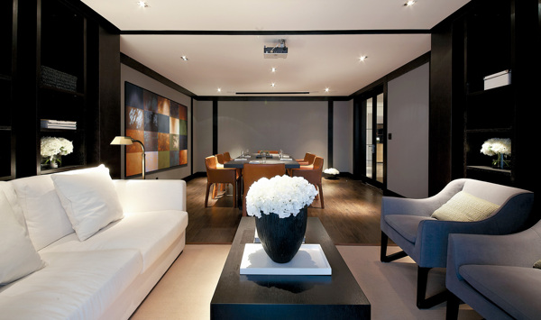 现代时尚简约客厅白色花瓶室内装修效果图