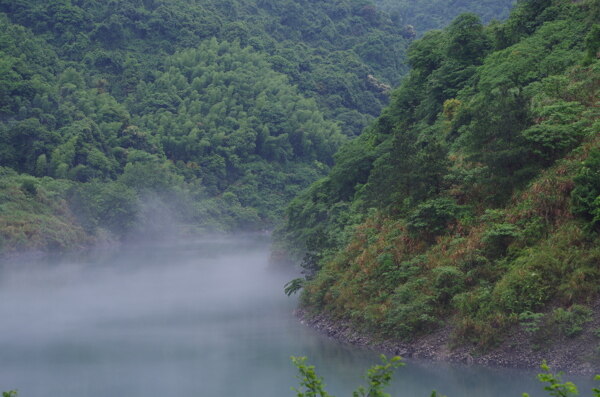 东江湖雾漫小东江