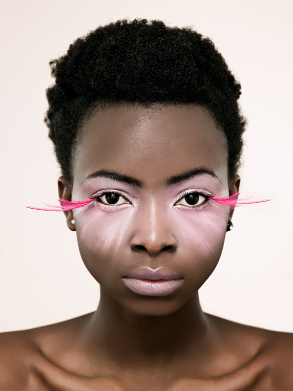化彩妆的黑人美女面部图片