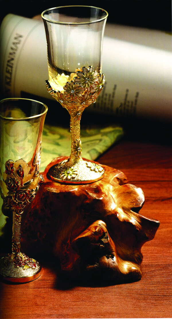 金色杯子玻璃酒杯