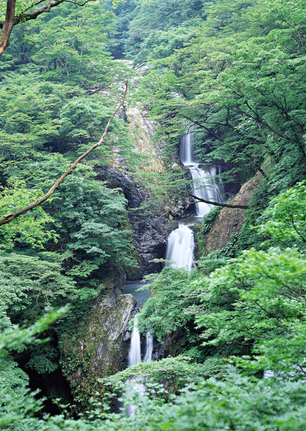 高山流水瀑布