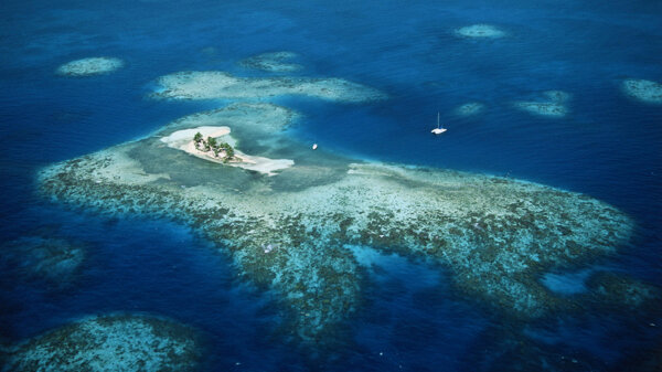 蓝色的岛屿风景图片