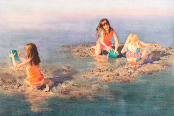 玩沙的三个女孩图片