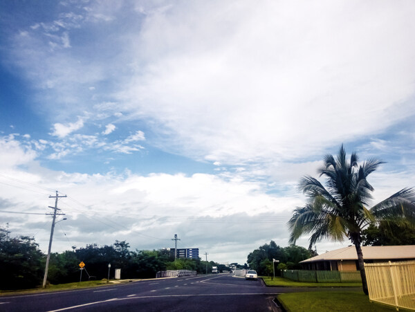 天空下的澳洲街道道路