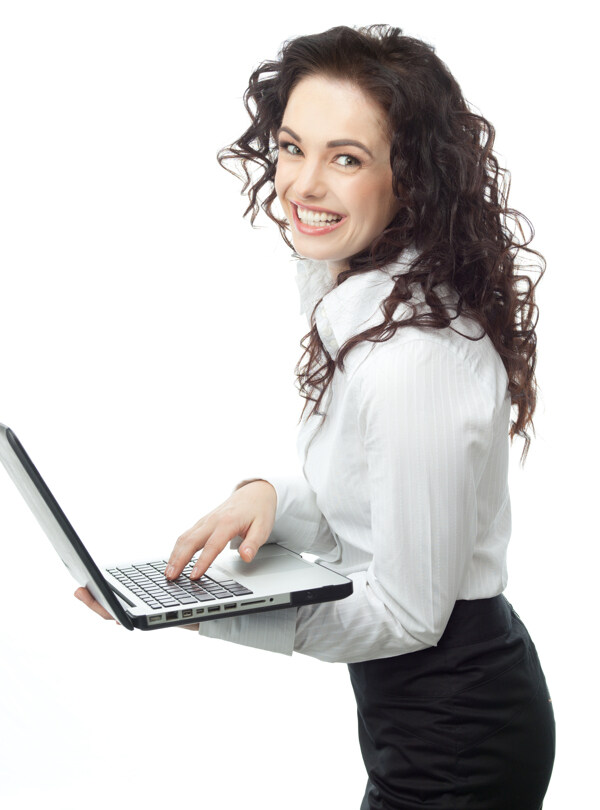 操作笔记本电脑的女性白领图片