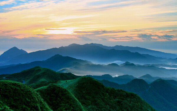 最壮观的群山夕阳图图片