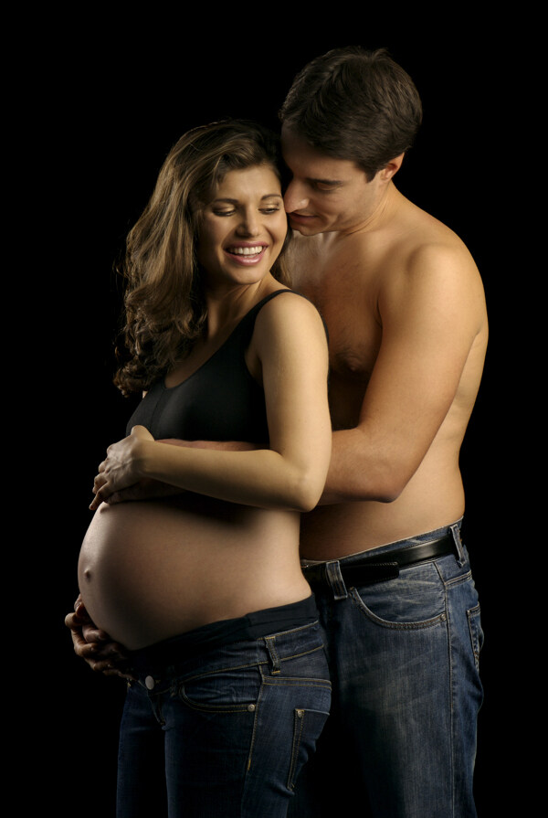外国年轻夫妻孕妇图片