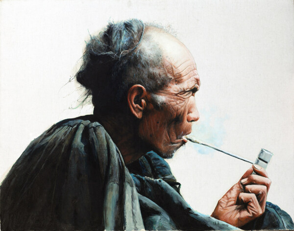 彝族老漢抽煙圖片