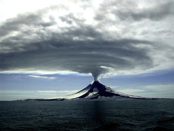 火山喷发唯美图片