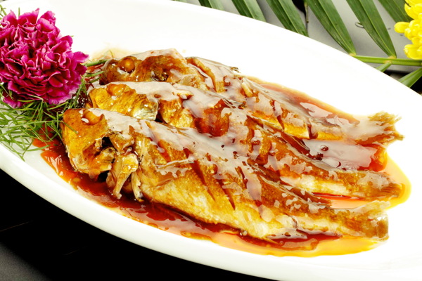 紅燜黃花魚(yú)