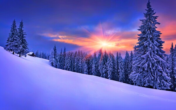 夕阳下的雪山美景