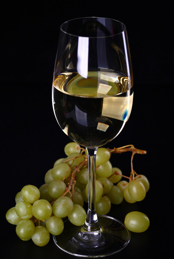 葡萄酒与青提子水果图片