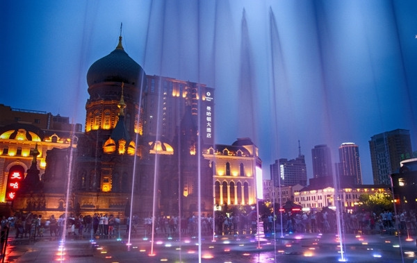 哈尔滨索菲亚喷泉夜景图片