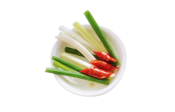 一盤火鍋香料辣椒大蔥