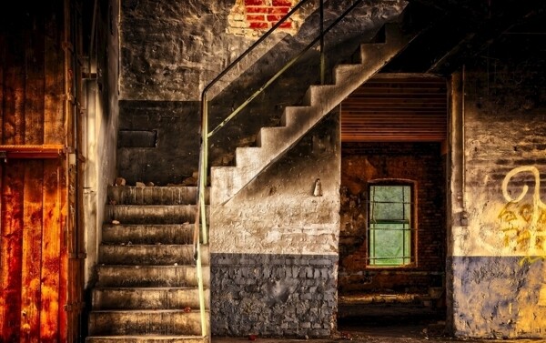 古老房子楼梯图片