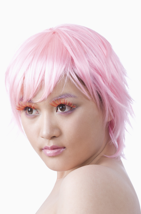 粉色短发化妆女人图片