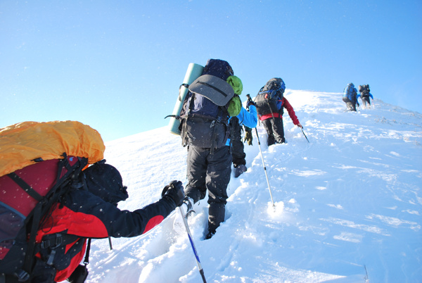 登雪山的人物圖片