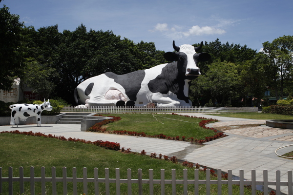 奶牛雕塑