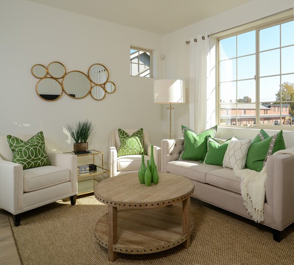 现代清新文艺客厅绿色抱枕室内装修效果图