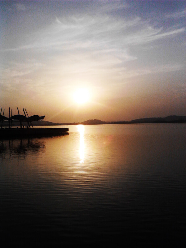 夕阳下的蠡湖图片