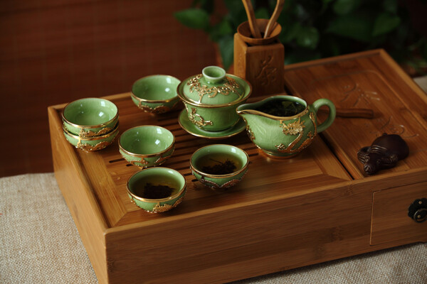 彩釉金龙茶具图片