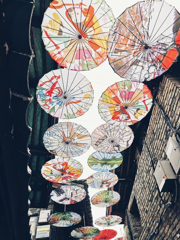 古城街油纸伞