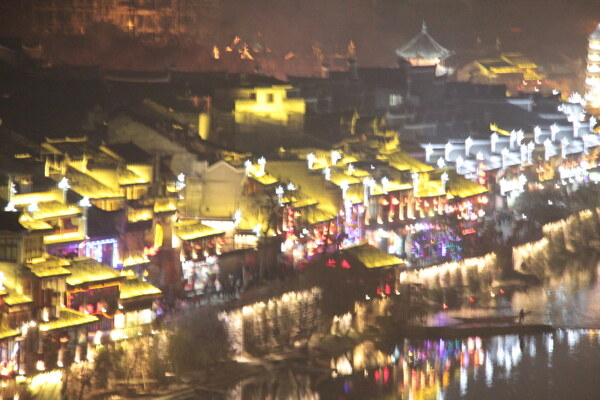 湘西凤凰古城夜景图片