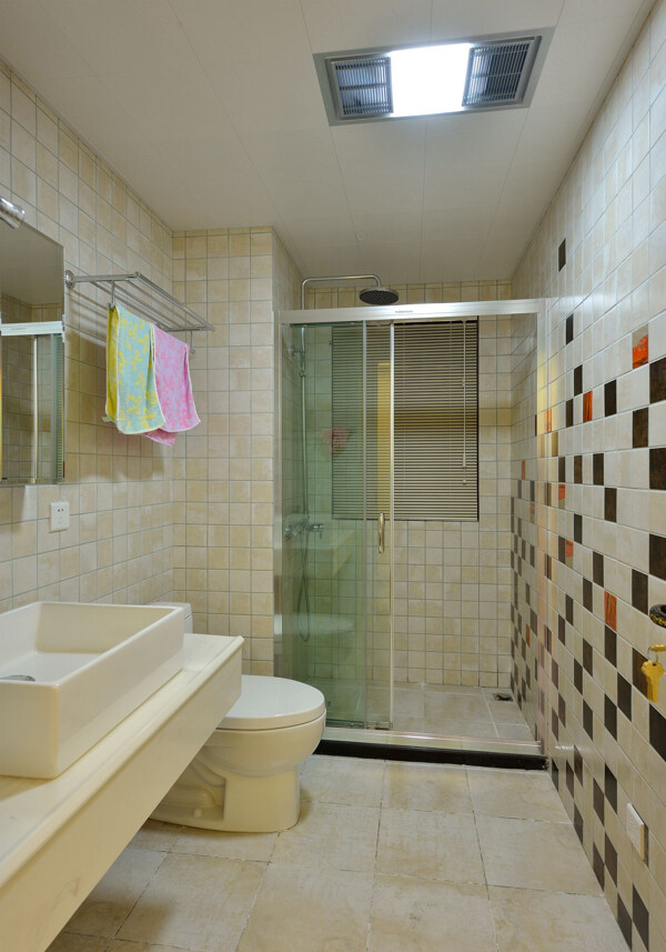 简约风格格子背景墙卫生间室内装修效果图