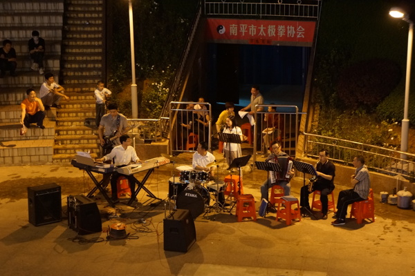 奏樂團圖片