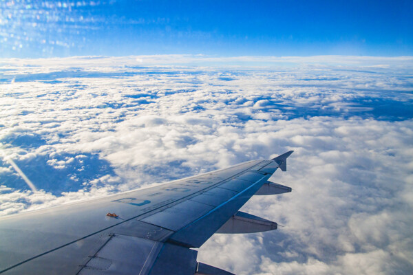 飞机窗外风景图片
