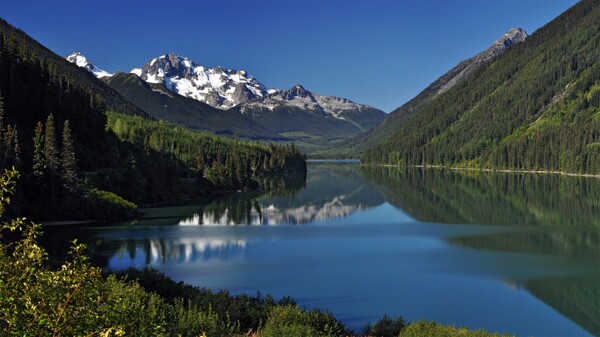 美丽的湖泊风景图片