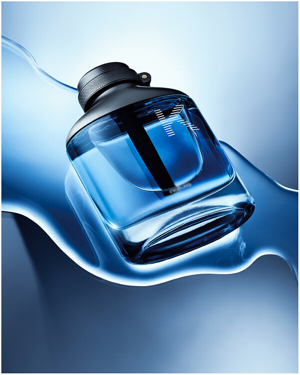 蓝色玻璃香水瓶jpg素材
