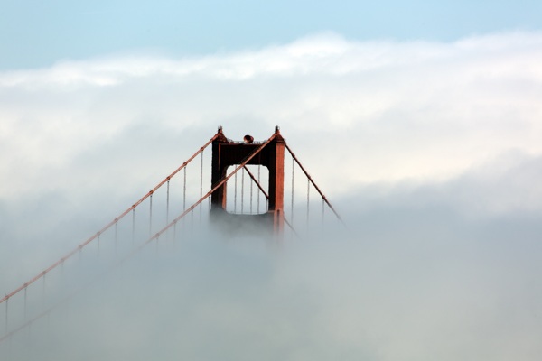 云中的金门大桥