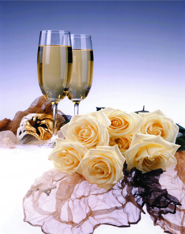 玫瑰花卉红酒杯图片