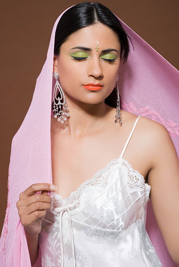 披头巾的印度美女图片