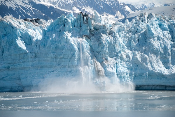 海上冰山风景图片