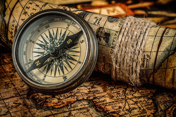 指南针与航海地图图片
