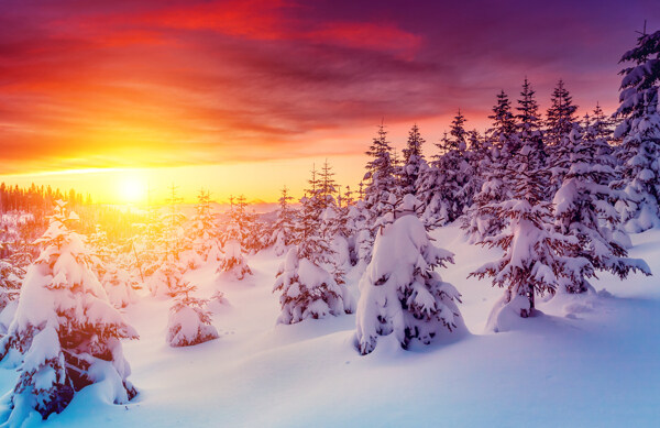 美麗的雪山風(fēng)景圖片